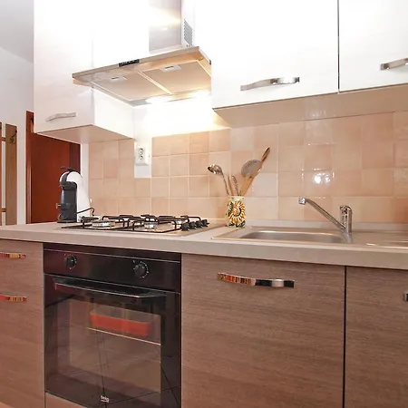 Robert 1317 Apartman *